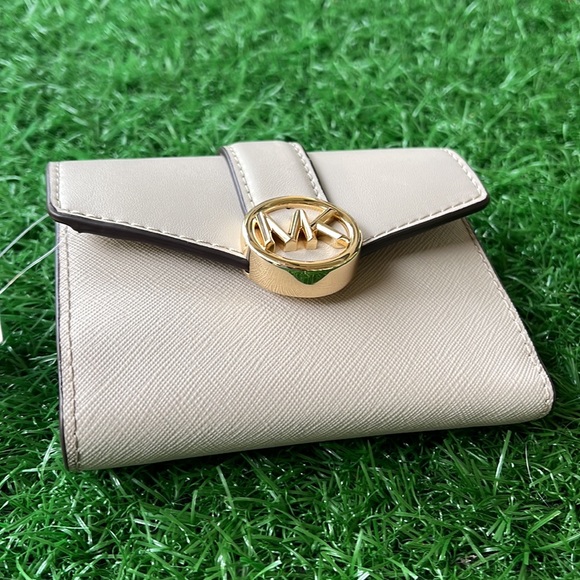 MICHAEL KORS CARMEN MEDIUM LOGO AND FAUX LEATHER WALLET LIGHT SAND - Picture 3 of 9